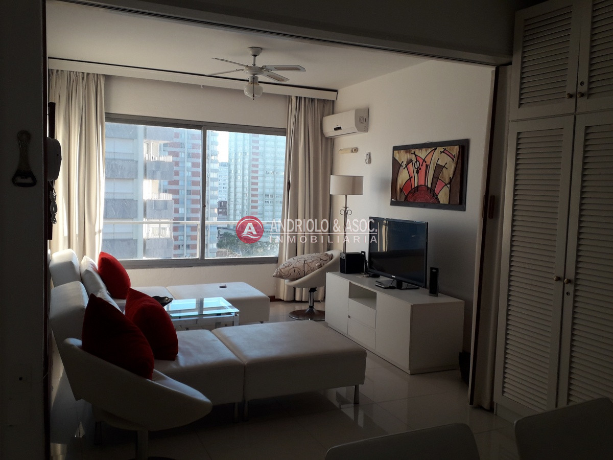 Apartamento ID.2264 - edificio a metros de playa brava 