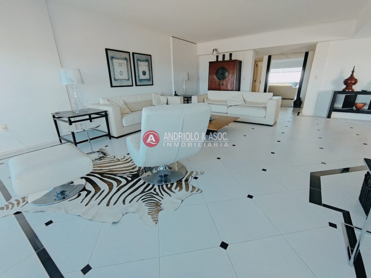 Apartamento ID.8041 - ALQUILER DE TEMPORADA DE HERMOSO APARTAMENTO 4 DORMITORIOS PRIMERA LINEA BRAVA