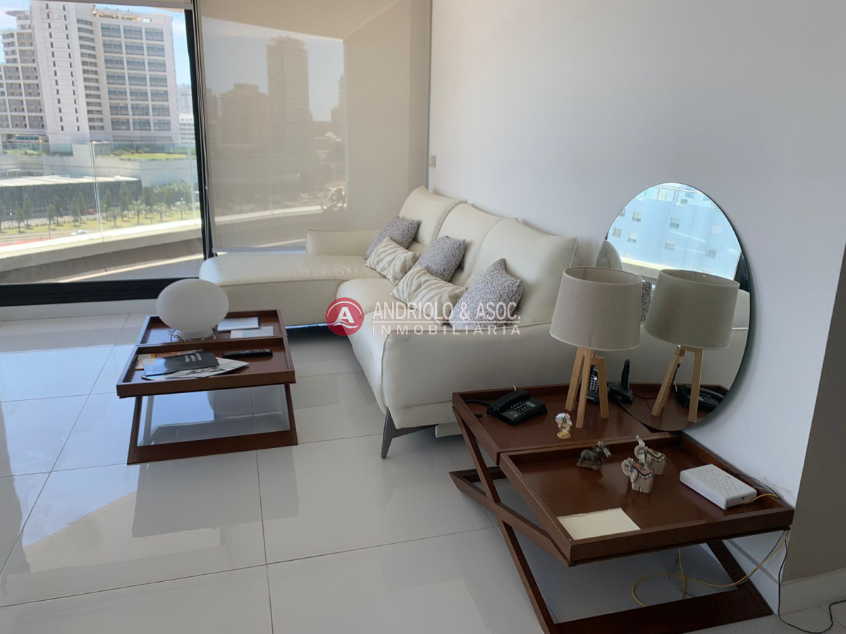 Apartamento ID.7582 - ALQUILER DE HERMOSO APARTAMENTO 3 DORMITORIOS EN SUITE CON VISTA A PLAYA MANSA