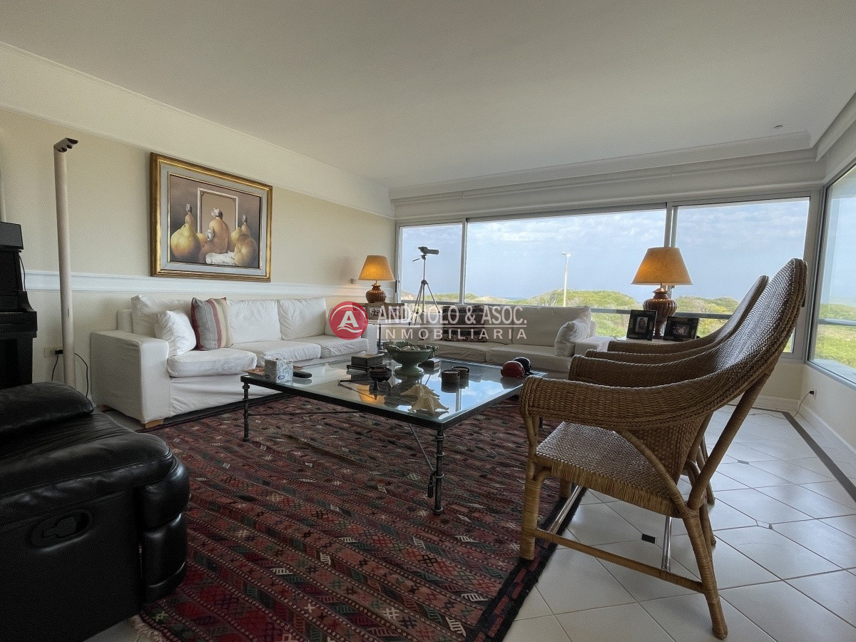 Apartamento ID.8691 - Amplio apartamento en primera línea 