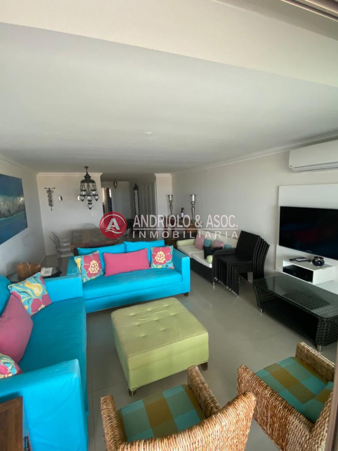 Apartamento ID.8107 - VENTA DE APARTAMENTO EN TORRE DE CATEGORIA FRENTE PLAYA BRAVA