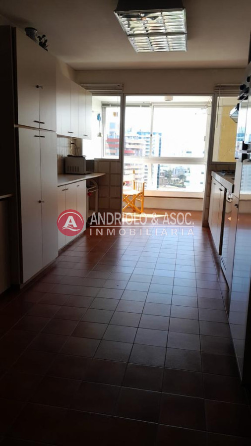 Apartamento ID.8696 - Apartamento en edificio de categoría 