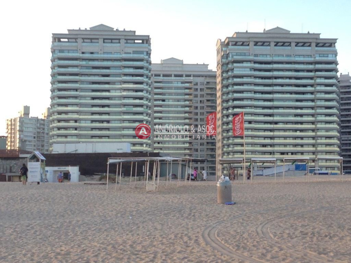 Apartamento en Punta del Este  - AND8810A