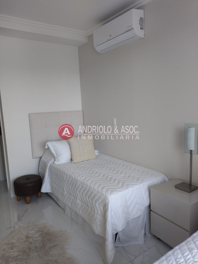 Apartamento ID.7754 - VENTA DE HERMOSO APARTAMENTO, 3 DORMITORIOS EN SUITE,  FRENTE A PLAYA MANSA.