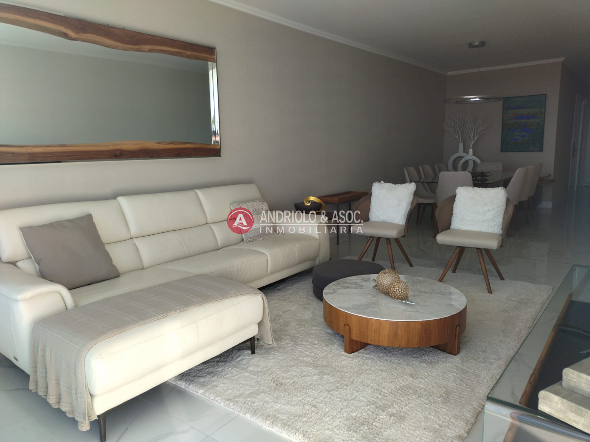 Apartamento ID.7754 - VENTA DE HERMOSO APARTAMENTO, 3 DORMITORIOS EN SUITE,  FRENTE A PLAYA MANSA.