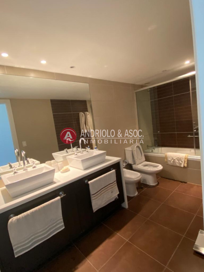 Apartamento ID.8107 - VENTA DE APARTAMENTO EN TORRE DE CATEGORIA FRENTE PLAYA BRAVA