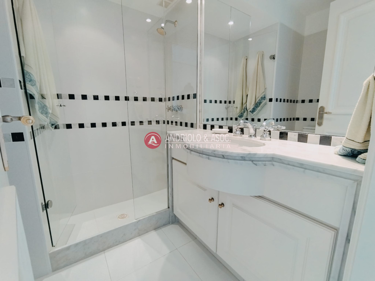 Apartamento ID.8041 - ALQUILER DE TEMPORADA DE HERMOSO APARTAMENTO 4 DORMITORIOS PRIMERA LINEA BRAVA