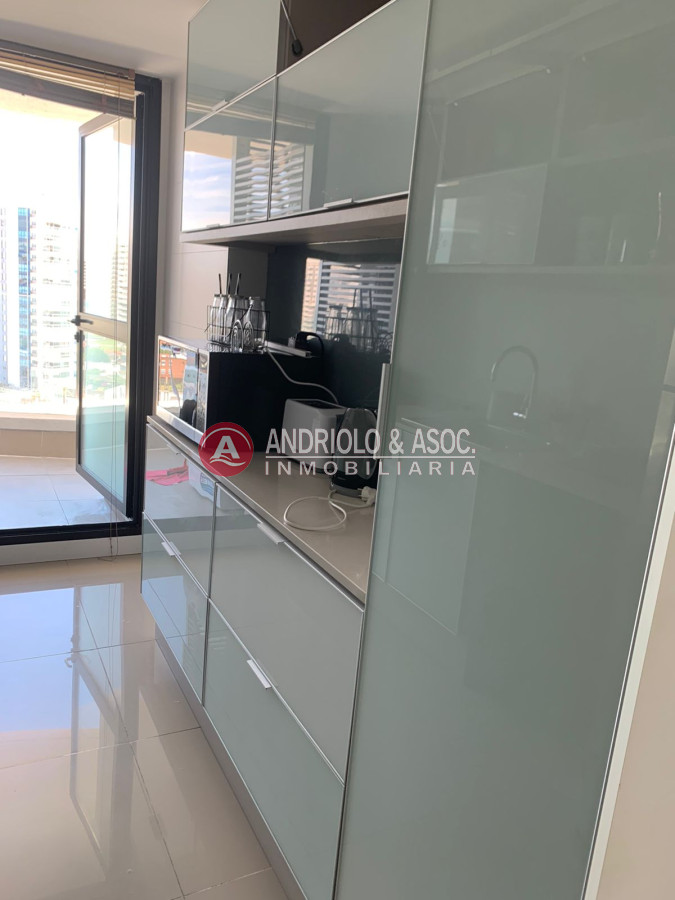 Apartamento ID.7582 - ALQUILER DE HERMOSO APARTAMENTO 3 DORMITORIOS EN SUITE CON VISTA A PLAYA MANSA