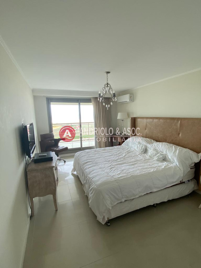 Apartamento ID.8107 - VENTA DE APARTAMENTO EN TORRE DE CATEGORIA FRENTE PLAYA BRAVA