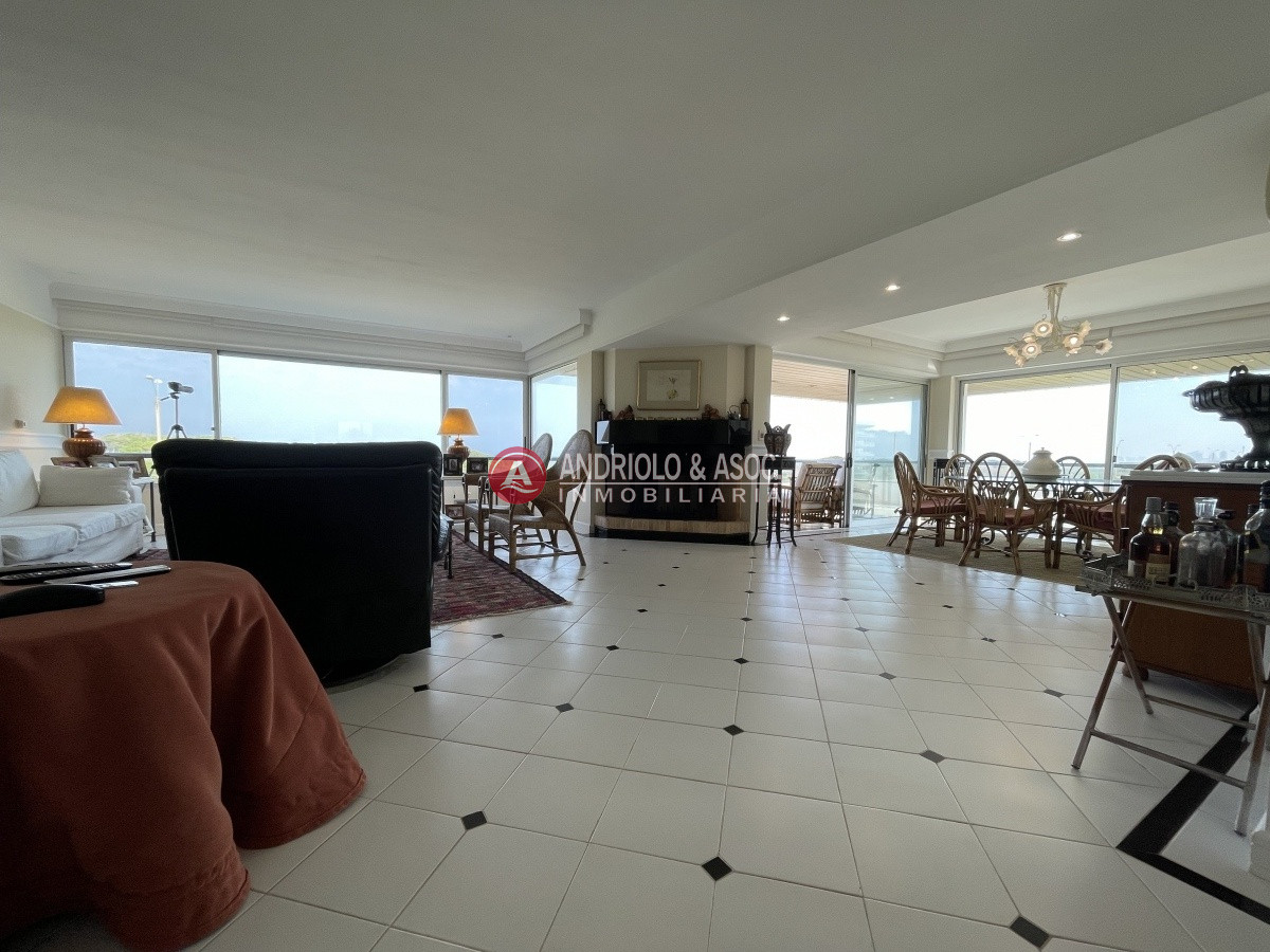 Apartamento ID.8691 - Amplio apartamento en primera línea 
