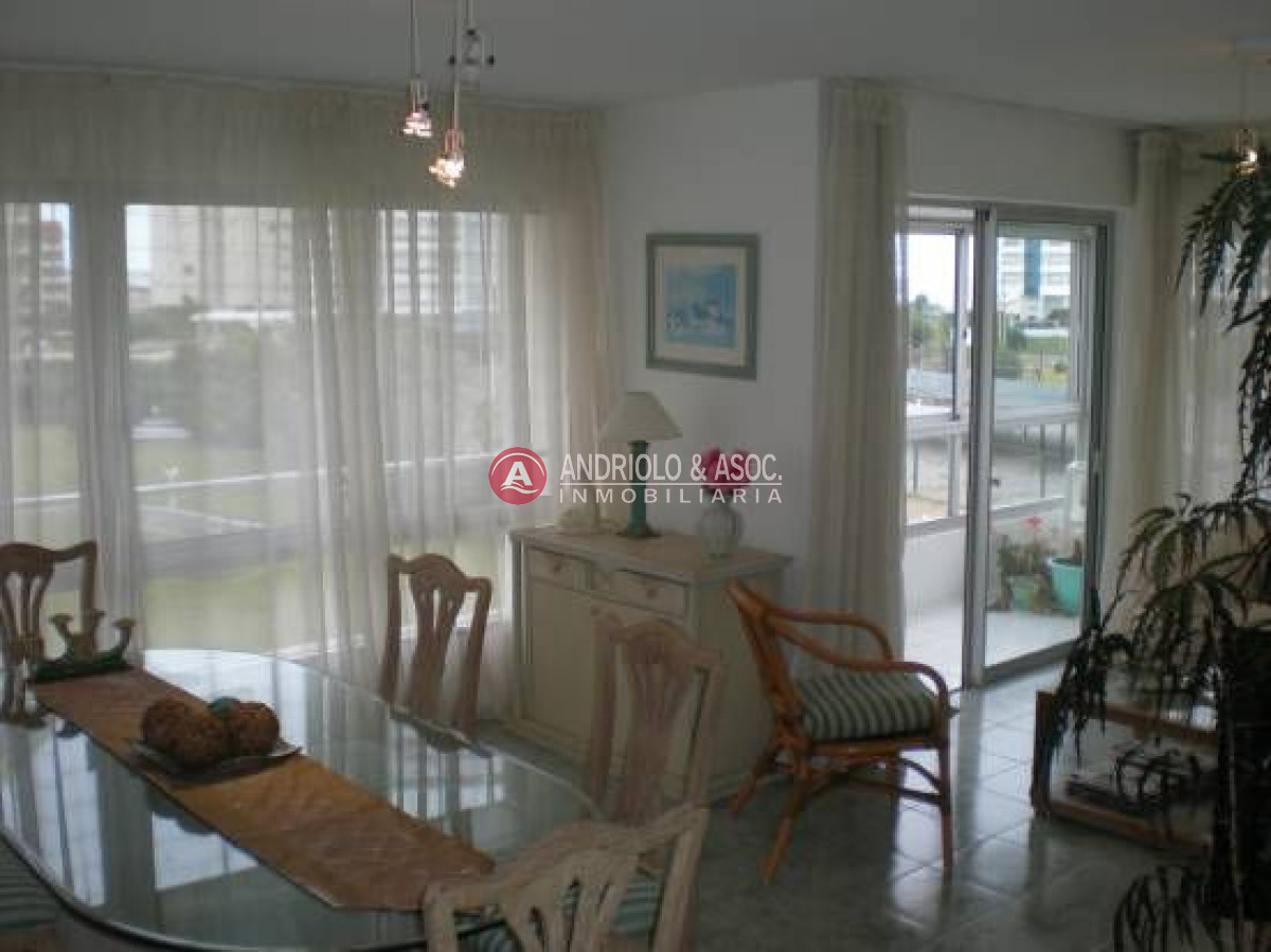 Apartamento ID.2435 - Apartamento en Punta del Este, Brava