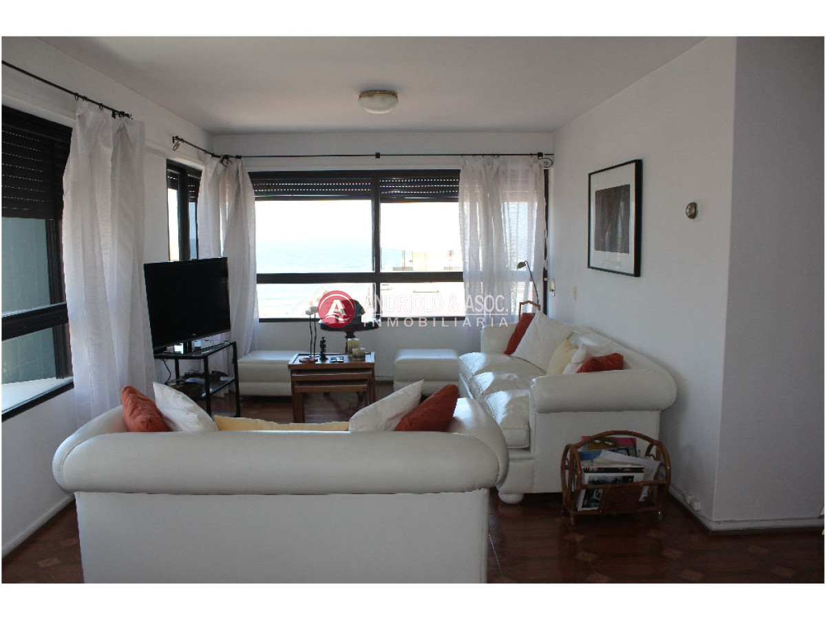 Apartamento ID.2940 -  Peninsula. 3 dormitorios, 1 en suite y dependencia