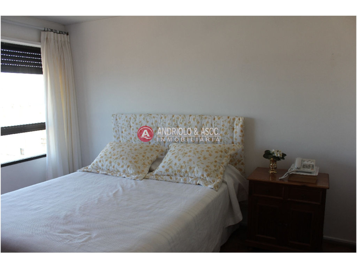 Apartamento ID.2940 -  Peninsula. 3 dormitorios, 1 en suite y dependencia