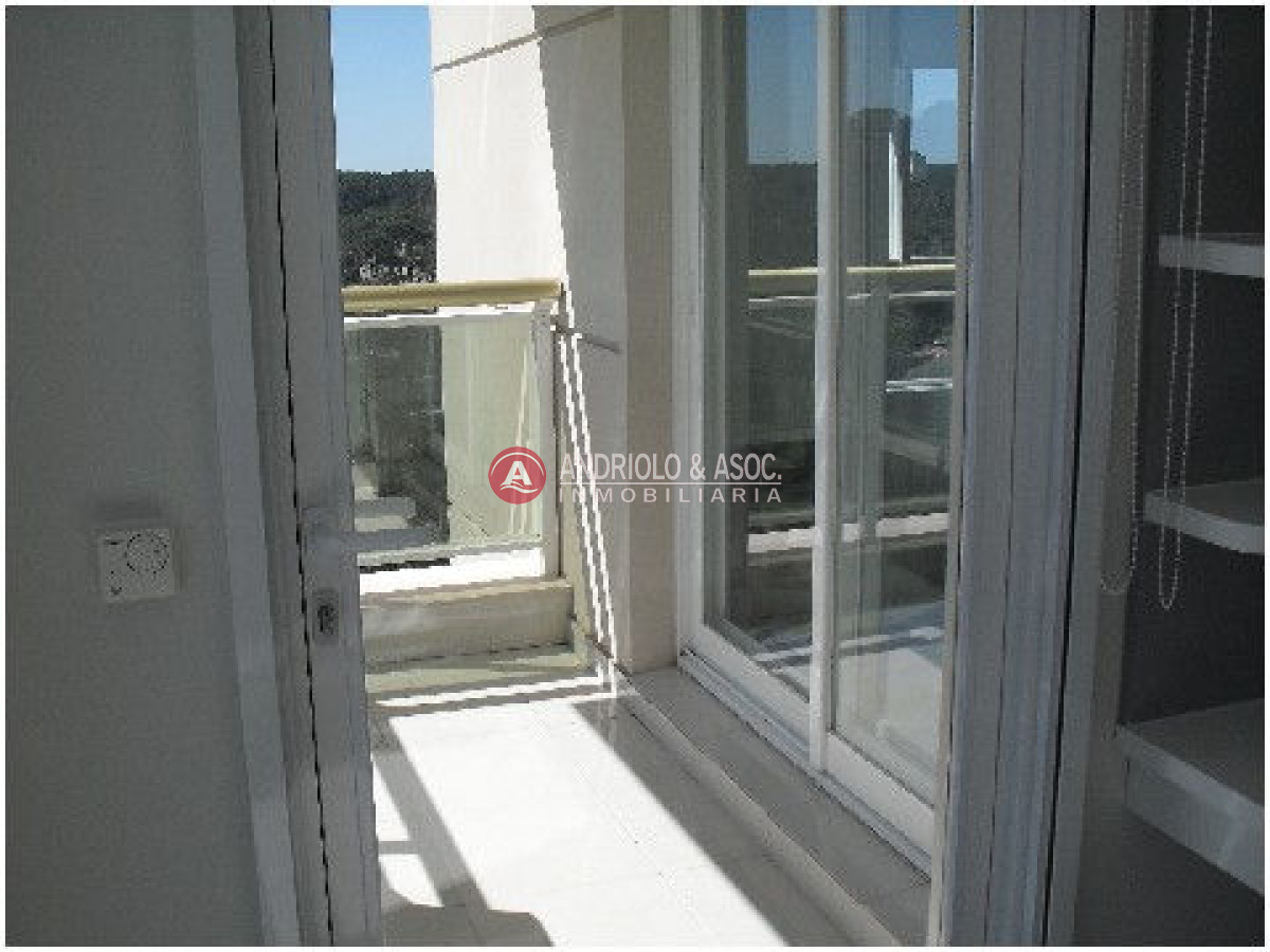 Apartamento ID.480 - primera linea de playa mansa, hermosa vista al mar y a la bahía de punta del este 