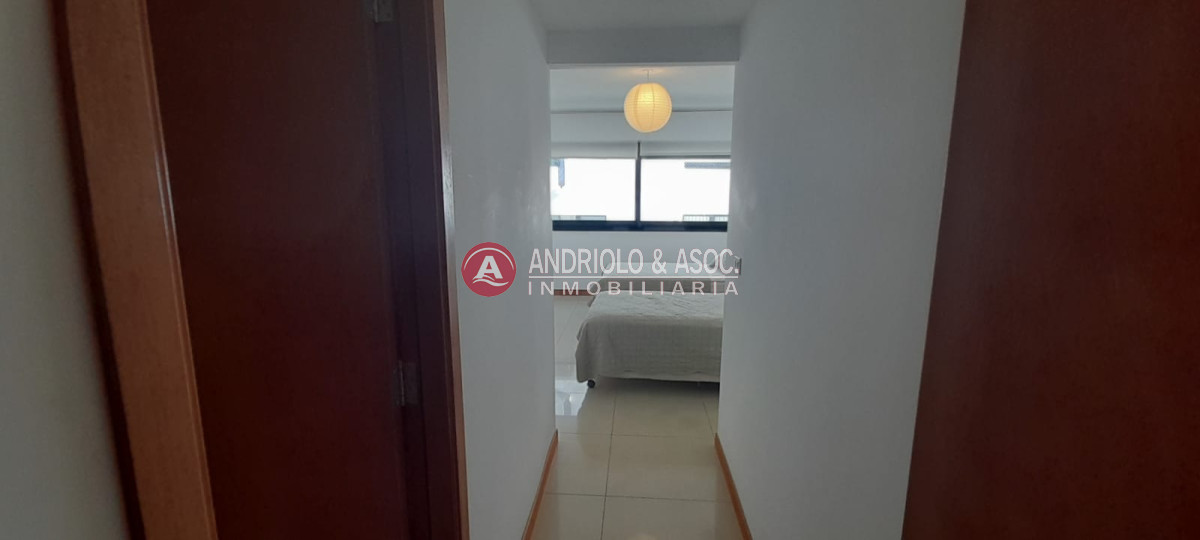 Apartamento ID.8047 - Venta de apartamento de 3 dormitorios en suite en primera linea brava