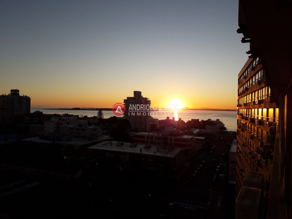 Apartamento ID.2264 - edificio a metros de playa brava 