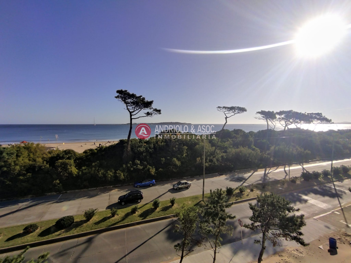 Apartamento ID.7754 - VENTA DE HERMOSO APARTAMENTO, 3 DORMITORIOS EN SUITE,  FRENTE A PLAYA MANSA.