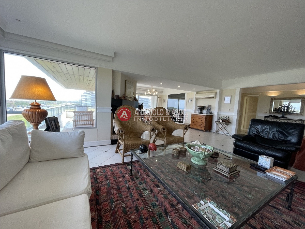 Apartamento ID.8691 - Amplio apartamento en primera línea 