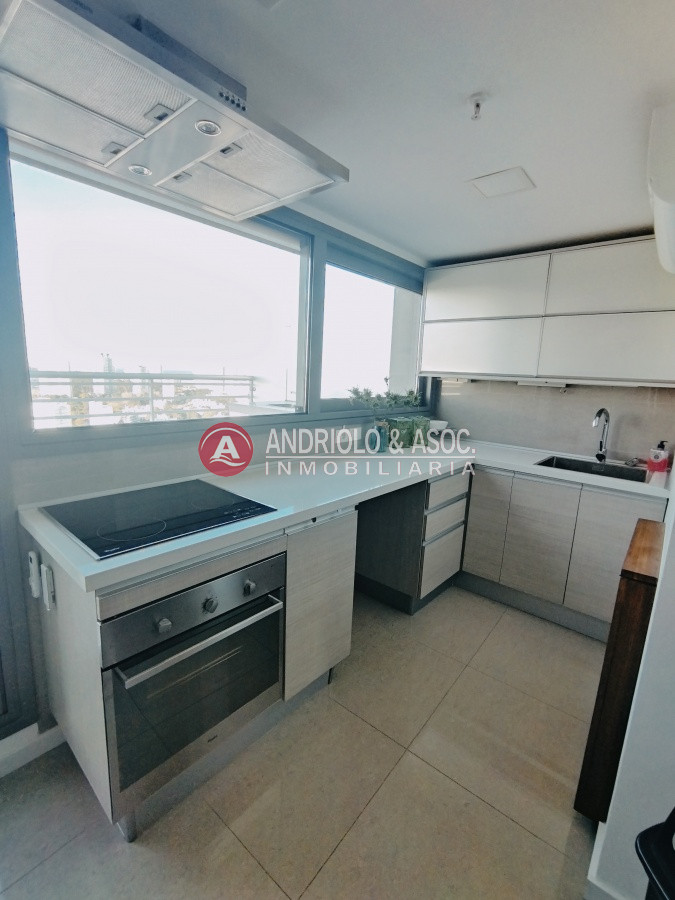 Apartamento ID.8087 - VENTA DE HERMOSO PENTHOUSE DE 2 DORMITORIOS CON BAÑOS EN SUITE, HERMOSA VISTA MANSA Y BRAVA..