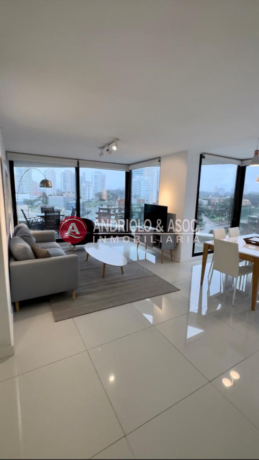 Apartamento en torre de categoría  - AND8871A
