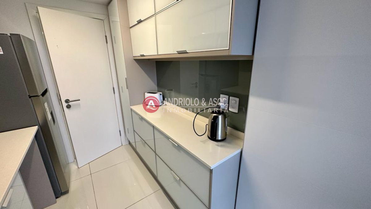 Apartamento ID.8871 - Apartamento en torre de categoría 