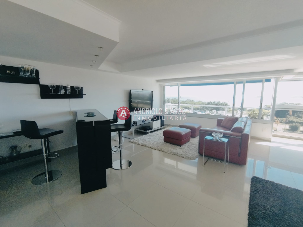 Apartamento ID.7666 - VENTA DE APARTAMENTO DE 3 DORMITORIOS Y DEPENDENCIA CON VISTA A LA MANSA