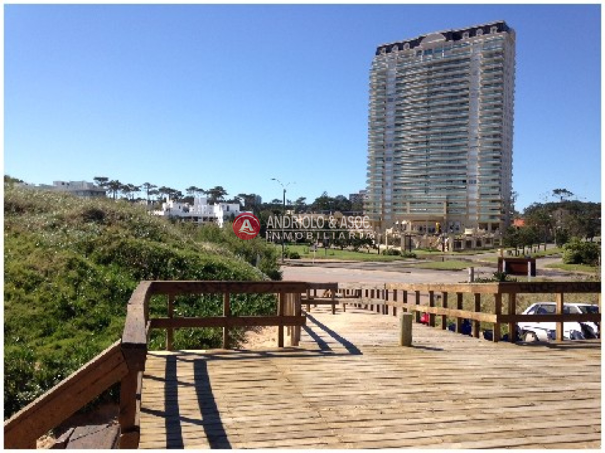 Apartamento ID.480 - primera linea de playa mansa, hermosa vista al mar y a la bahía de punta del este 