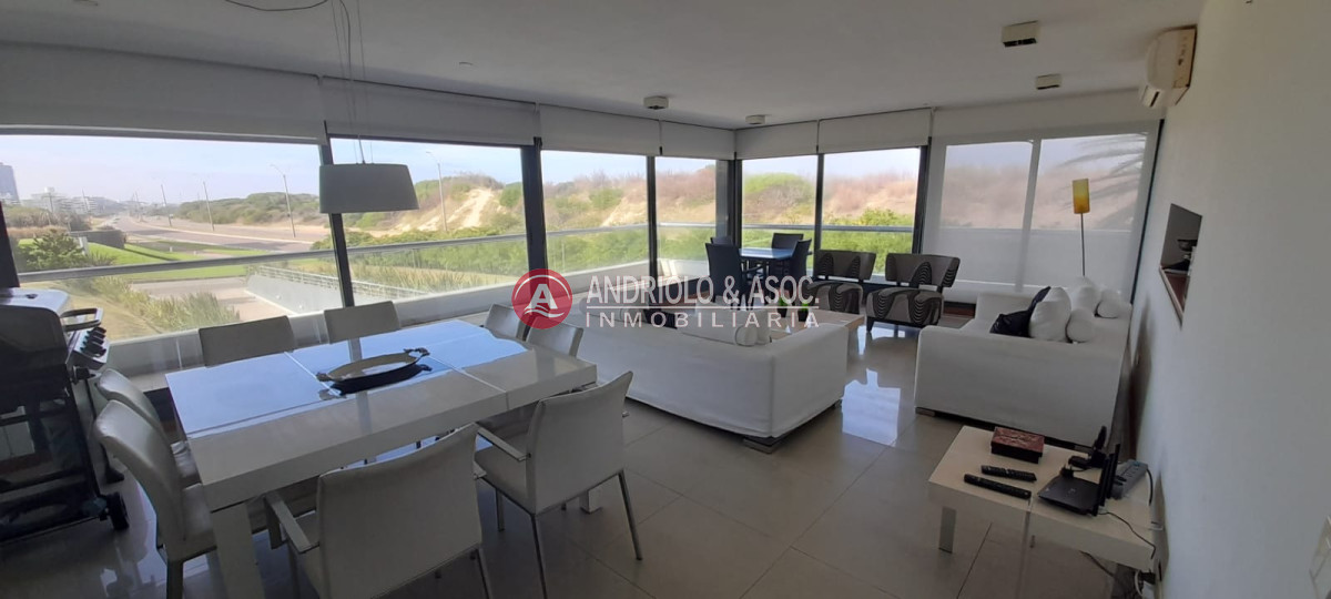 Apartamento ID.8047 - Venta de apartamento de 3 dormitorios en suite en primera linea brava