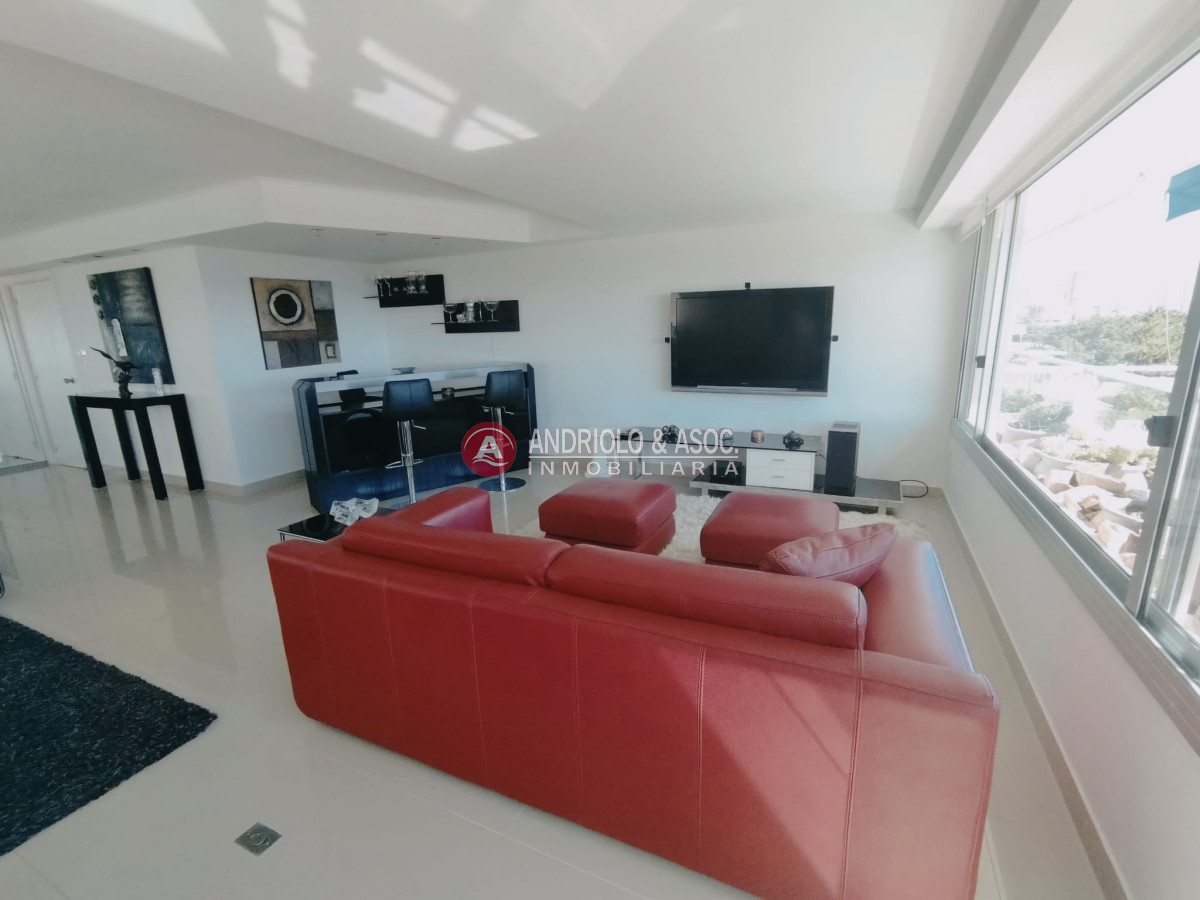 Apartamento ID.7666 - VENTA DE APARTAMENTO DE 3 DORMITORIOS Y DEPENDENCIA CON VISTA A LA MANSA