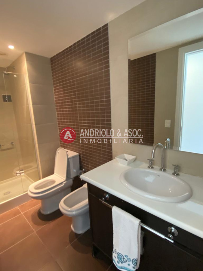 Apartamento ID.8107 - VENTA DE APARTAMENTO EN TORRE DE CATEGORIA FRENTE PLAYA BRAVA