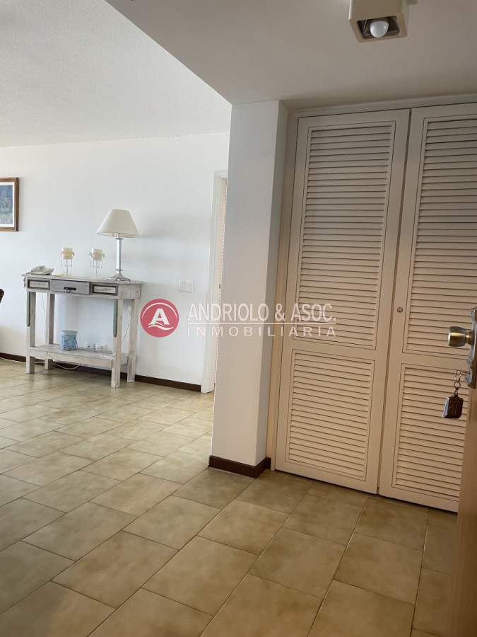 Amplio apartamento con hermosa vista al océano y península  - AND8409A