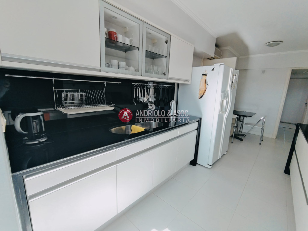 Apartamento ID.8041 - ALQUILER DE TEMPORADA DE HERMOSO APARTAMENTO 4 DORMITORIOS PRIMERA LINEA BRAVA