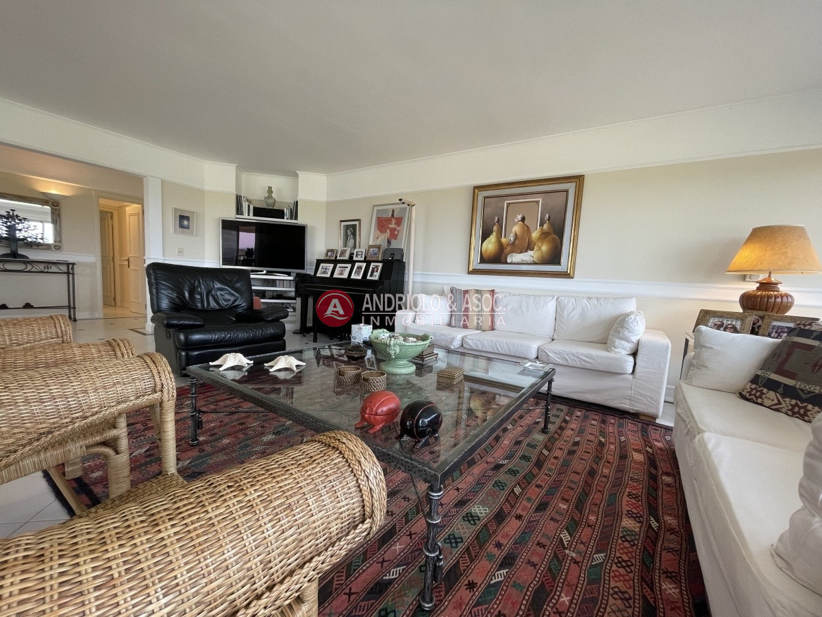 Apartamento ID.8691 - Amplio apartamento en primera línea 