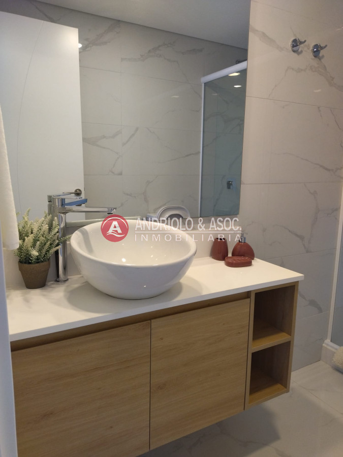 Apartamento ID.7754 - VENTA DE HERMOSO APARTAMENTO, 3 DORMITORIOS EN SUITE,  FRENTE A PLAYA MANSA.
