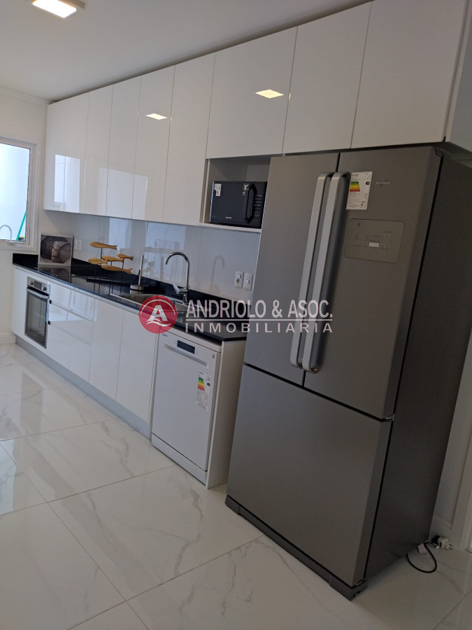 Apartamento ID.7754 - VENTA DE HERMOSO APARTAMENTO, 3 DORMITORIOS EN SUITE,  FRENTE A PLAYA MANSA.