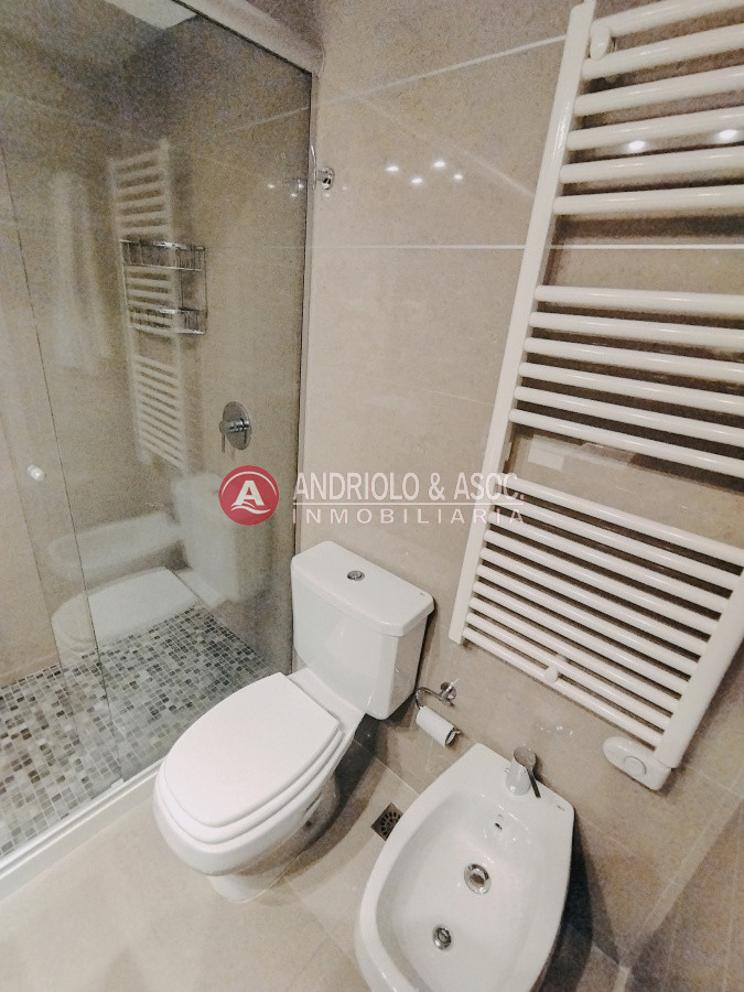Apartamento ID.8087 - VENTA DE HERMOSO PENTHOUSE DE 2 DORMITORIOS CON BAÑOS EN SUITE, HERMOSA VISTA MANSA Y BRAVA..