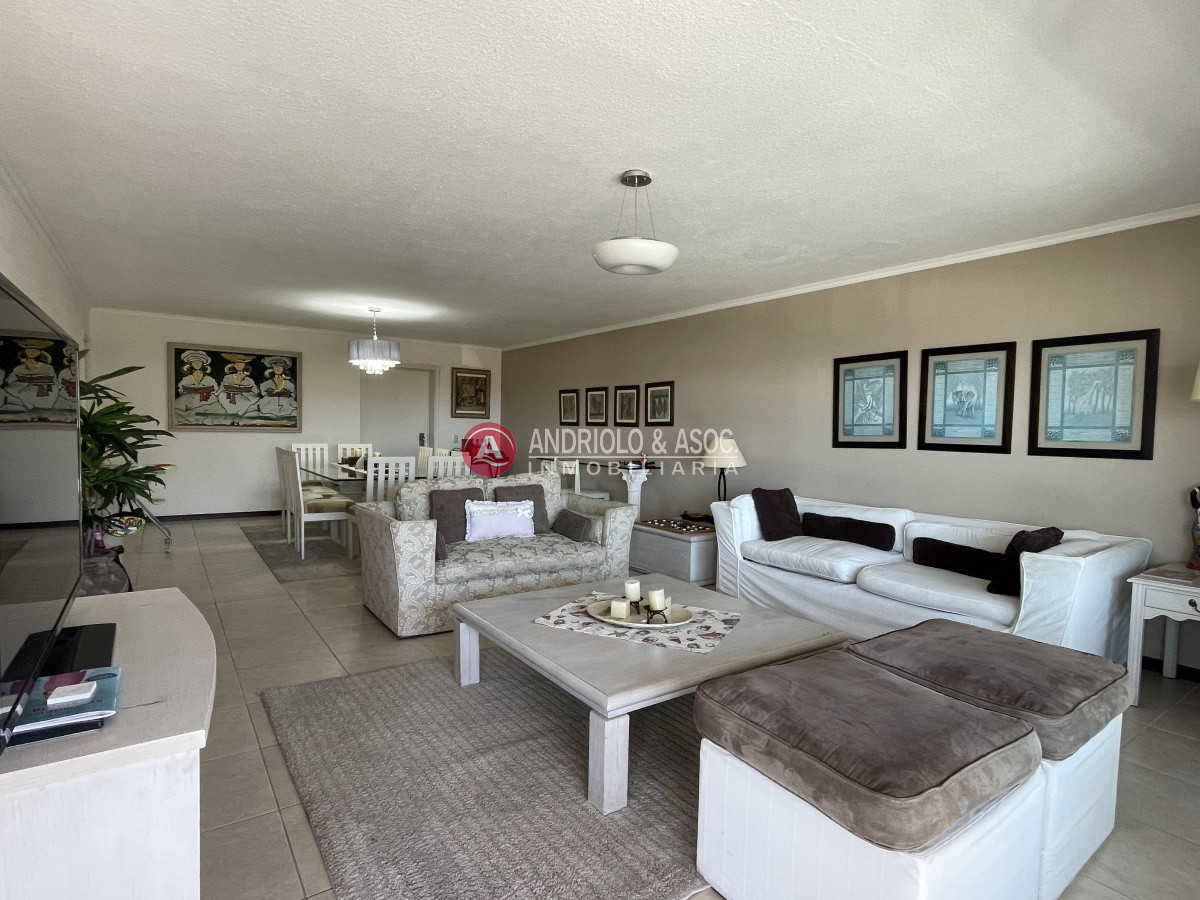 Apartamento ID.8410 -  hermosa propiedad de 4 dormitorios, 5 baños y 3 suites 