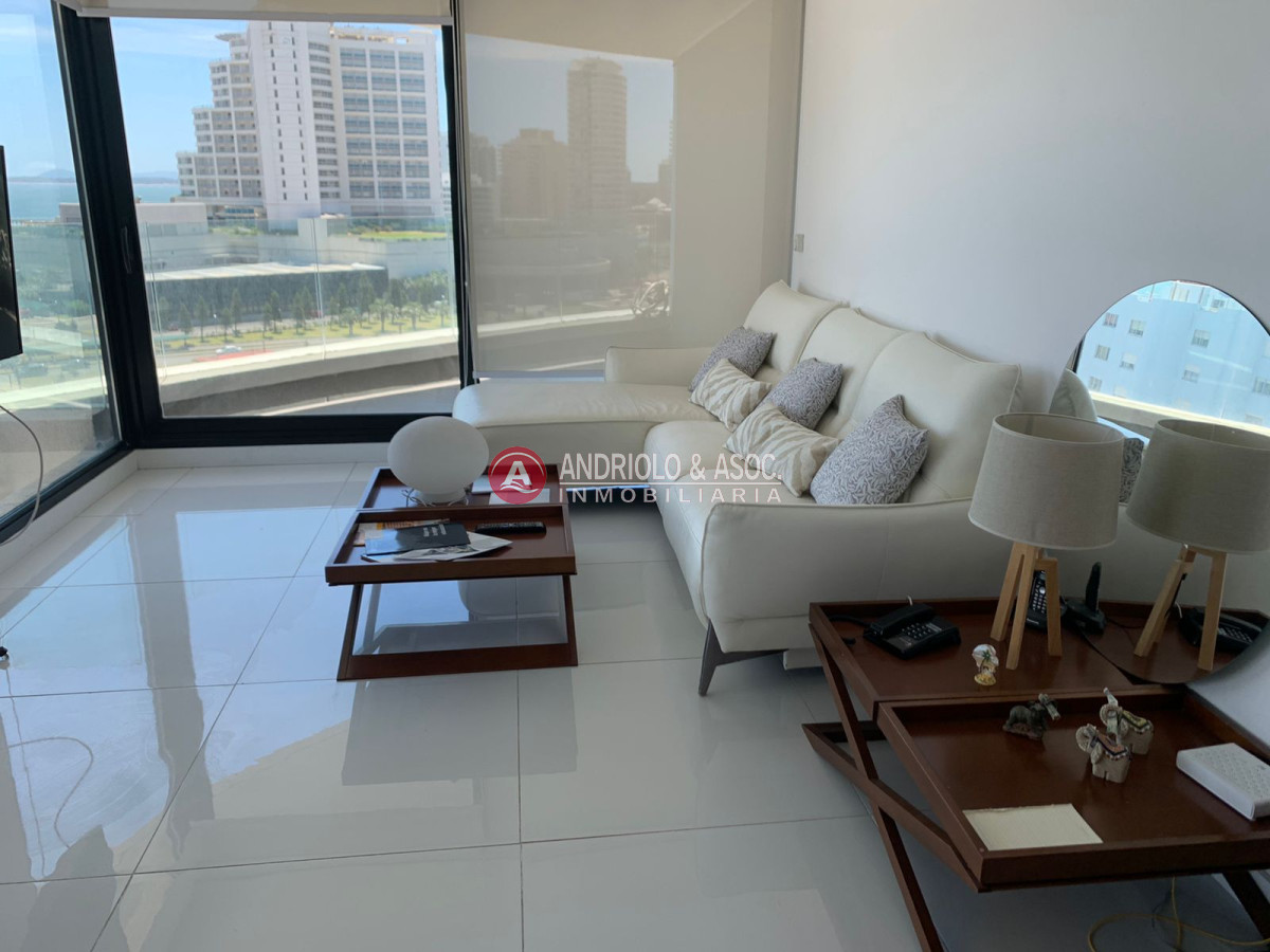 Apartamento ID.7582 - ALQUILER DE HERMOSO APARTAMENTO 3 DORMITORIOS EN SUITE CON VISTA A PLAYA MANSA