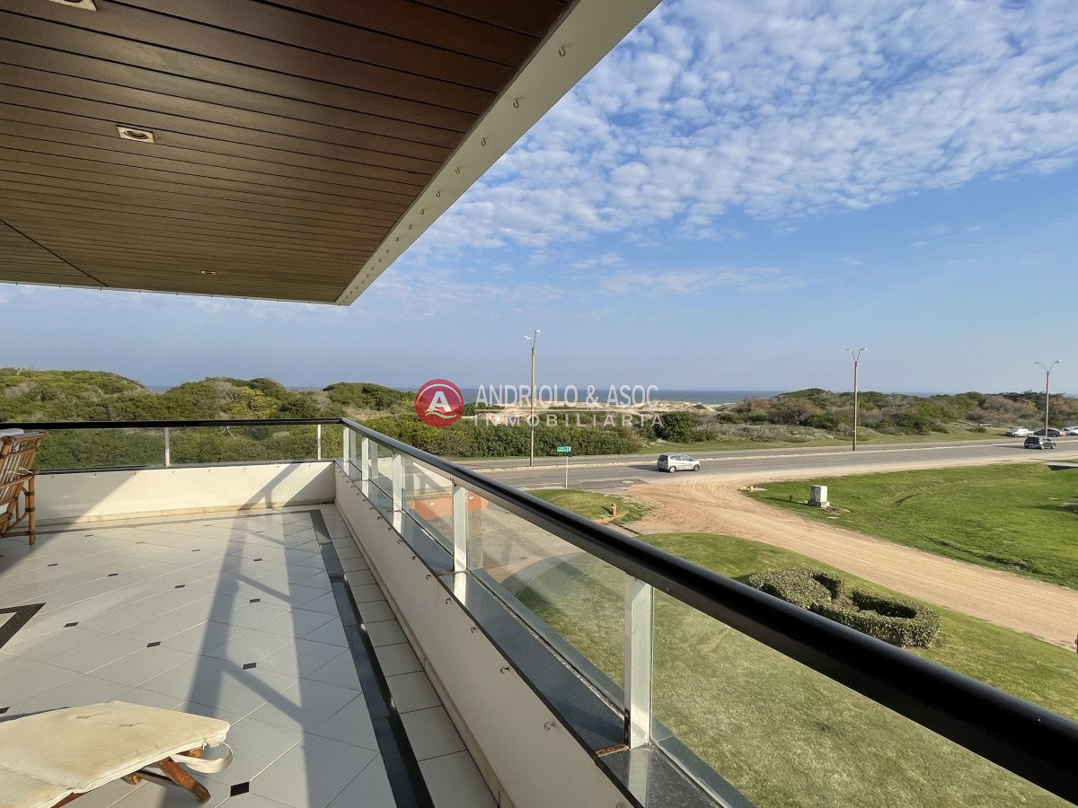 Apartamento ID.8691 - Amplio apartamento en primera línea 