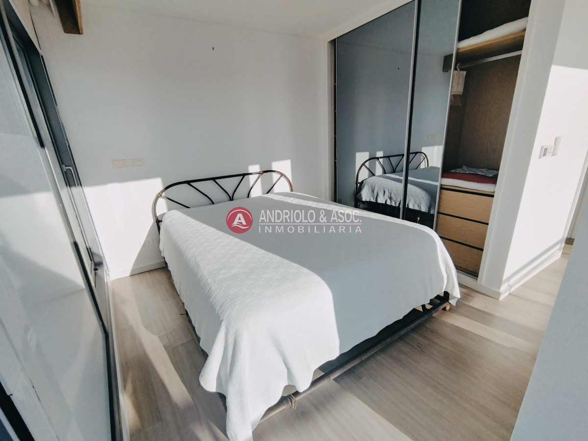 Apartamento ID.8087 - VENTA DE HERMOSO PENTHOUSE DE 2 DORMITORIOS CON BAÑOS EN SUITE, HERMOSA VISTA MANSA Y BRAVA..