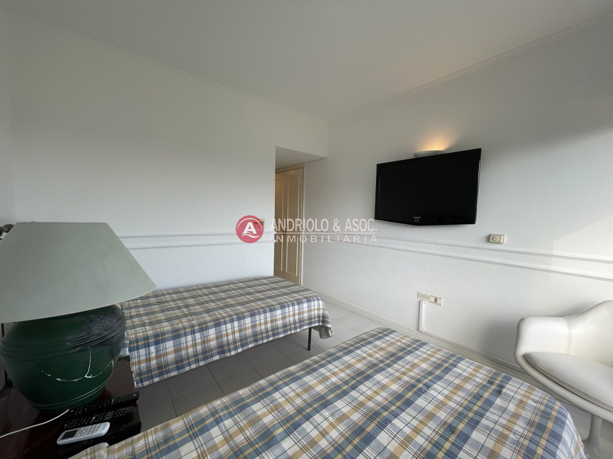 Apartamento ID.8691 - Amplio apartamento en primera línea 