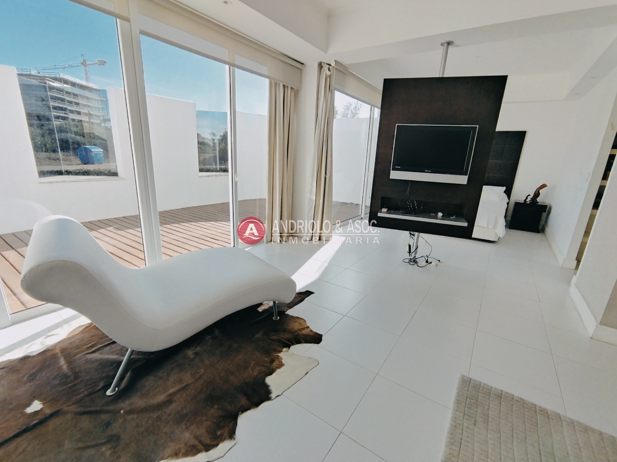 Apartamento ID.309 - ALQUILER HERMOSO DUPLEX EN PRIMERA LINEA BRAVA