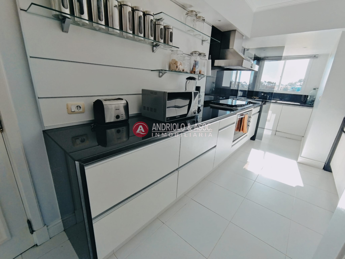 Apartamento ID.8041 - ALQUILER DE TEMPORADA DE HERMOSO APARTAMENTO 4 DORMITORIOS PRIMERA LINEA BRAVA