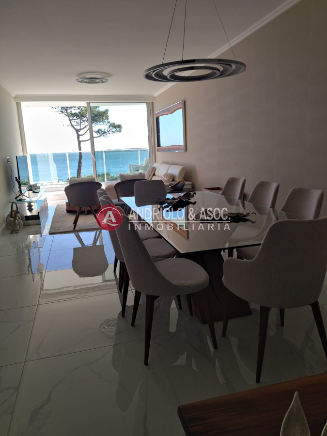 Apartamento ID.7754 - VENTA DE HERMOSO APARTAMENTO, 3 DORMITORIOS EN SUITE,  FRENTE A PLAYA MANSA.