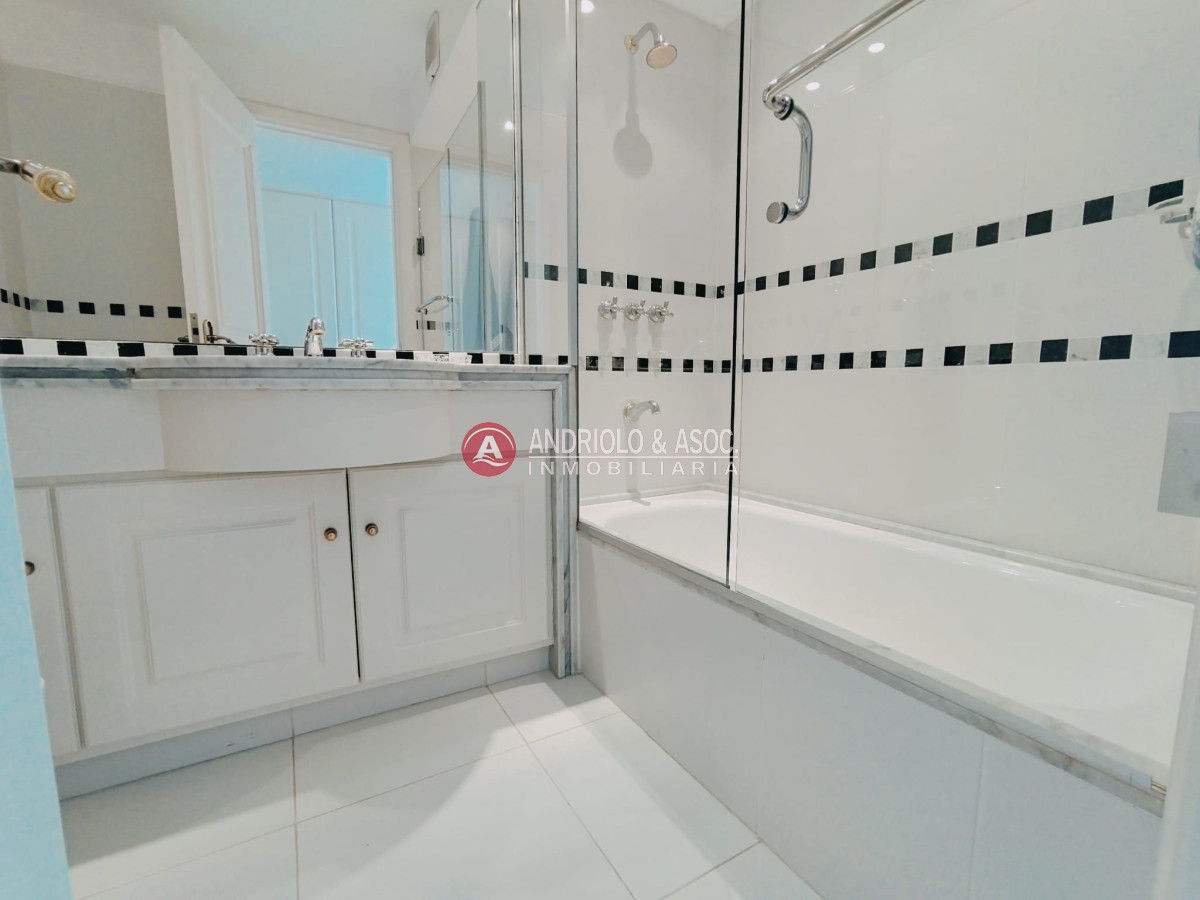 Apartamento ID.8041 - ALQUILER DE TEMPORADA DE HERMOSO APARTAMENTO 4 DORMITORIOS PRIMERA LINEA BRAVA