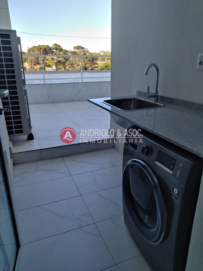 Apartamento ID.7754 - VENTA DE HERMOSO APARTAMENTO, 3 DORMITORIOS EN SUITE,  FRENTE A PLAYA MANSA.
