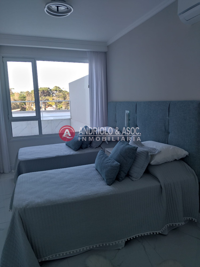 Apartamento ID.7754 - VENTA DE HERMOSO APARTAMENTO, 3 DORMITORIOS EN SUITE,  FRENTE A PLAYA MANSA.