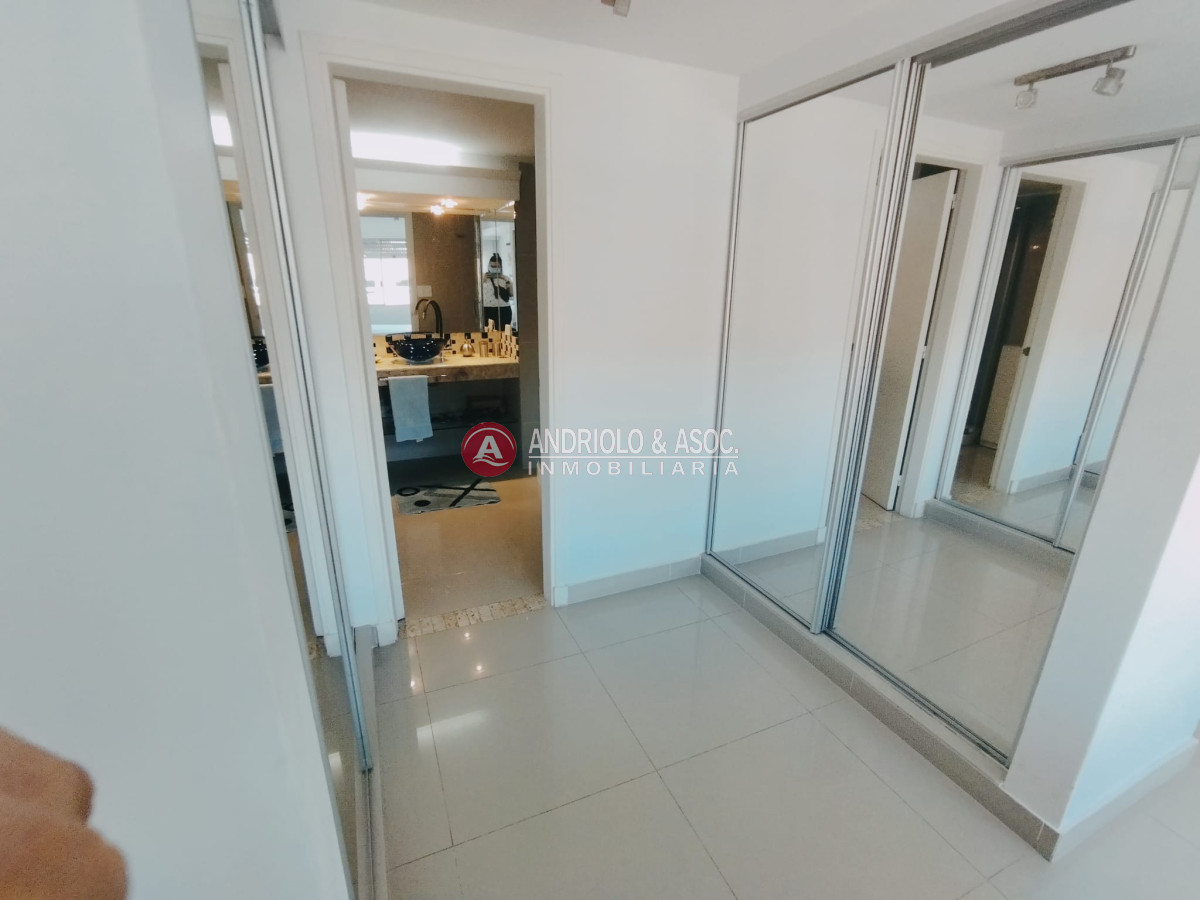 Apartamento ID.7666 - VENTA DE APARTAMENTO DE 3 DORMITORIOS Y DEPENDENCIA CON VISTA A LA MANSA