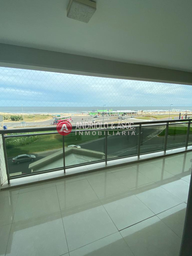 Apartamento ID.8107 - VENTA DE APARTAMENTO EN TORRE DE CATEGORIA FRENTE PLAYA BRAVA