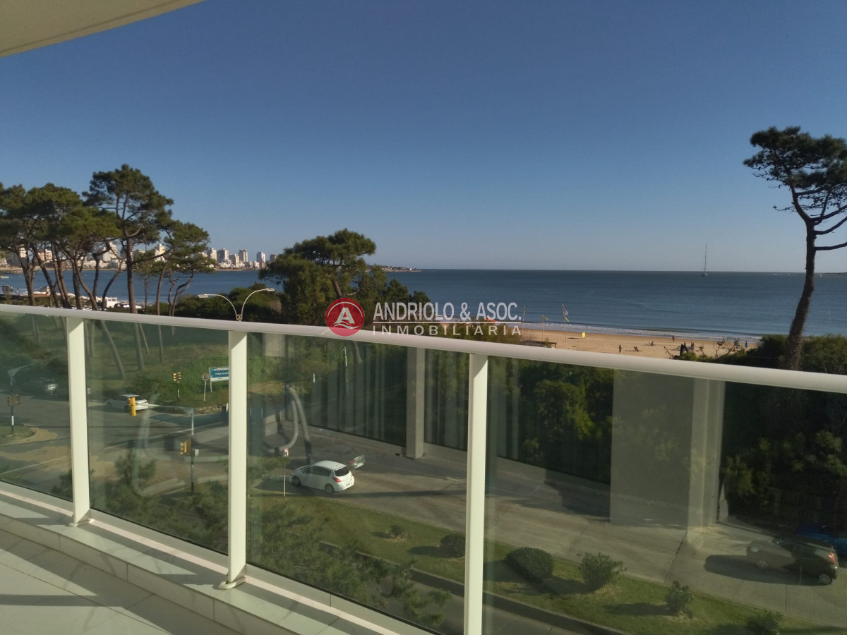 Apartamento ID.7754 - VENTA DE HERMOSO APARTAMENTO, 3 DORMITORIOS EN SUITE,  FRENTE A PLAYA MANSA.